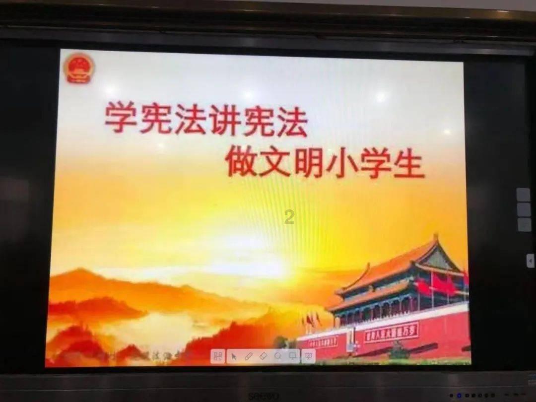 生物学上把动物分类，但是恐龙属于哪一类动物？游戏画面